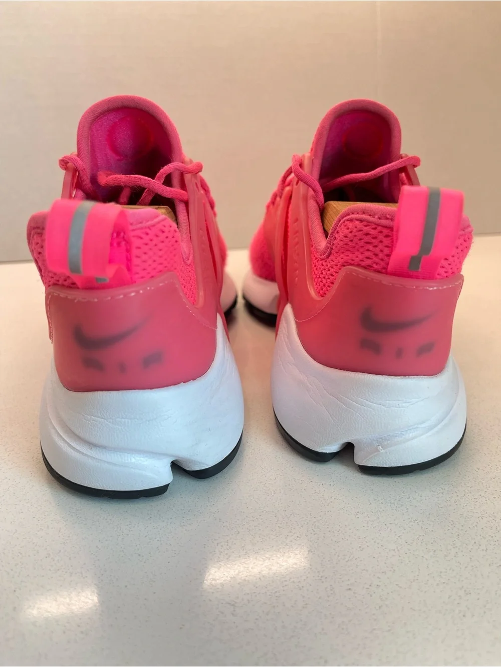 Nike Women’s Hot Pink Mesh Lace-Up Running Sneakers Size 6